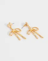 Aros colgantes largos dorados con dije de corazón y dije de moño.