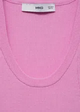 Musculosa azul marino de punto fino con tirantes finos y cuello redondo.