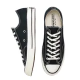 Championes Converse Chuck 70 de lona negra con detalles en blanco.