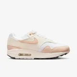 Championes Nike Air Max 1 de mujer, color blanco, beige y rosa. Zapatillas deportivas de caña baja con suela de goma y amortiguación Air Max visible.