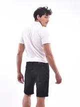 Bermuda de jean color celeste con roturas y cordón ajustable en la cintura.