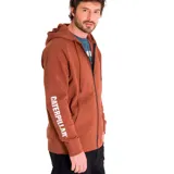 Buzo de fleece gris con cierre frontal, capucha ajustable y logo de Caterpillar en la manga.