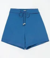 Short azul de tejido viscolino con cordón en la cintura.
