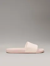 Ojotas rosadas con logo de Calvin Klein Jeans en la tira. La parte superior est	
 confeccionada en un 50 % con algod	
 reciclado, creado a partir del reprocesamiento de materiales de algod	
 ya existentes.