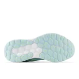 Championes de running New Balance 520 V8 para mujer, color blanco con detalles en celeste y verde.