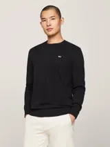 Sweater negro de algodón orgánico, corte slim, cuello redondo y logo de Tommy Jeans bordado en el pecho.