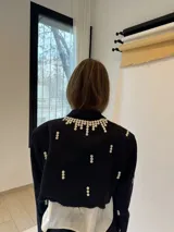 Conjunto de saco y falda de sastrería vintage color azul marino con botones bordados. Saco de calce oversized y falda con botones.