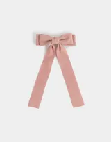 Hebilla francesa con moño de terciopelo color rosa claro.