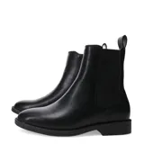 Bota Chelsea de cuero negro con paneles elásticos y diseño clásico.