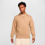 Buzo hoodie color crema de Nike, modelo Club, con logo bordado en blanco en el pecho y bolsillo tipo canguro.