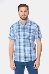 Camisa de hombre a cuadros azules y blancos, de manga corta y corte clásico.