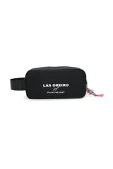 Neceser negro con correa ajustable, cierre superior y estampado frontal con el logo de la marca Las Oreiro y la frase "Follow your heart".