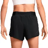 Short deportivo negro con cintura elástica ancha y logo reflectivo en el lateral.