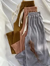 Pantalón negro de morley de algodón, corte palazzo y cintura elástica con cordón blanco.