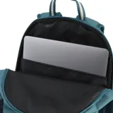 Mochila Puma Phase Class de color verde azulado (teal) con detalles en gris oscuro. Presenta un compartimento principal con cierre de doble cremallera y dos bolsillos frontales con cierre. Incluye un bolsillo lateral de malla. En el frente tiene un estampado blanco con el logo de Puma y el texto "PUMA ATHLETICS DEPT. SINCE 1948".