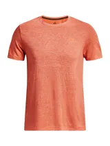 Remera deportiva gris jaspeado de corte clásico, con cuello redondo y mangas cortas. Confeccionada con tejido de punto transpirable y tecnología seamless para mayor comodidad.
