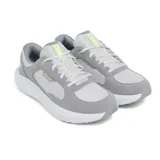 Championes Under Armour Charged Versurge, color gris y blanco con detalles en rojo.