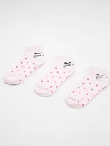 Pack de tres pares de medias de algodón color rosa claro con lunares rosas y diseño de cara de gato en el tobillo.