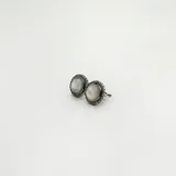 Caravanas de plata 925 con nácar y circonias, con un diámetro de 10 mm.