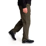 Pantalón cargo color verde oliva, de corte recto, con bolsillos laterales con solapa y bolsillos traseros.