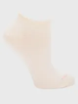 Calcetín corto de punto color crema, con borde superior festoneado o con ondas.