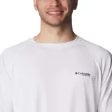 Remera blanca de manga larga para hombre, con tecnología Omni-Shade™ Broad Spectrum UPF 50 y Omni-Wick™ de secado rápido. Logo de Columbia PFG en el pecho y estampado vertical con las siglas PFG en la manga derecha.