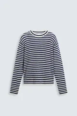Jersey de punto con rayas horizontales azul marino y blanco, cuello redondo y manga larga.