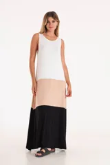 Vestido largo tricolor de crepé viscosa, con corte recto y sin mangas.