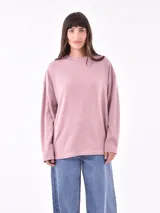 Buzo de tejido de punto color rosa, de corte holgado y manga larga.