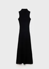 Vestido largo de punto negro, sin mangas, con cuello Perkins, espalda con escote y diseño entallado.