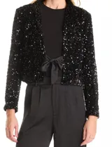 Chaqueta corta negra de lentejuelas con solapa y cuello abierto.