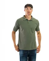 Remera polo verde militar de manga corta, con cuello clásico y tapeta de dos botones.