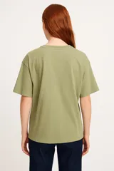 Remera blanca de algodón con estampado de limones, una taza y la frase "Lemon Tarte" en color rosa.