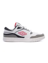 Championes urbanos Umbro Shoots, color blanco con detalles en gris y rojo.