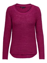 Sweater de punto color fucsia, de corte clásico y mangas largas.
