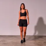 Top deportivo negro con breteles finos y espalda deportiva. Ideal para running y actividades de alto impacto.