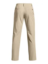 Pantalón de golf color beige, liviano y elástico, con corte recto y cinturón azul.