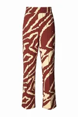 Pantalón de corte recto con estampado de cebra en tonos rojo y beige, con cintura elástica.