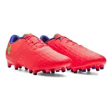 Championes de fútbol Under Armour Magnetico Pro 3 FG, color coral con detalles en verde y azul.