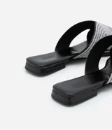 Sandalias planas Satinato negras de material sintético con doble tira ancha cubierta de strass.