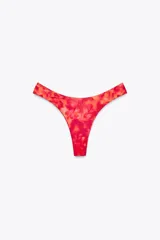 Braguita de bikini de tiro medio con cintura elástica y detalle de frunce en la parte trasera.
