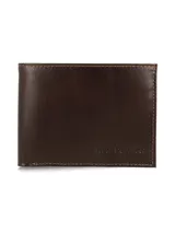 Billetera de cuero color marrón con costuras a tono y logo de la marca grabado en la parte inferior.