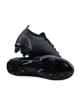 Championes de fútbol Umbro Velocita II HG, color celeste con detalles en verde flúor y gris.