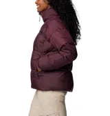 Campera acolchada tipo puffer de mujer, color borgoña oscuro, con cuello alto y cierre frontal completo. Presenta costuras horizontales que crean compartimentos rellenos de aislamiento Thermarator™.