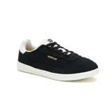 Zapatillas Caterpillar Pause Retro T-Toe, color negro con detalles en blanco. Capellada de gamuza, forro 100% reciclado postindustrial, plantilla de espuma EVA suave, suela exterior de goma resistente y construcción Strobel.