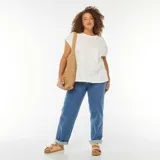 Camiseta blanca de algodón con estampado de conchas marinas.