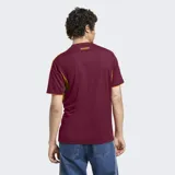 Camiseta de fútbol Adidas del AS Roma, modelo titular 25/26. Diseño color borgoña con detalles en naranja en cuello, mangas y hombros. Incluye logo de Adidas, escudo del club y tecnología Aeroready.