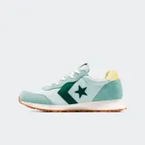 Championes urbanos Converse modelo Omega Trainer, color celeste con detalles en verde y amarillo.
