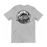 Remera de algodón con estampado tie-dye en tonos celeste, amarillo y rosa. Estampa central con el logo de la marca Emexem, olas y un pez koi.