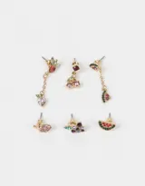 Set de tres pares de aros pasantes dorados con forma de frutas con strass de colores.